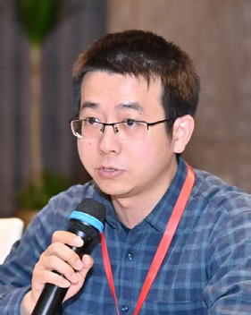 蔡 滨